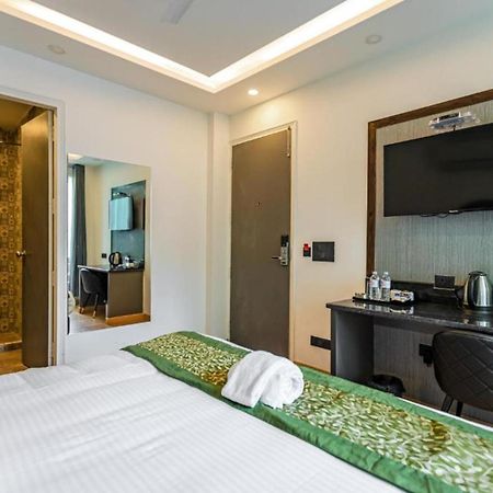 Hotel Mayur At Cr Park Nueva Delhi Exterior foto