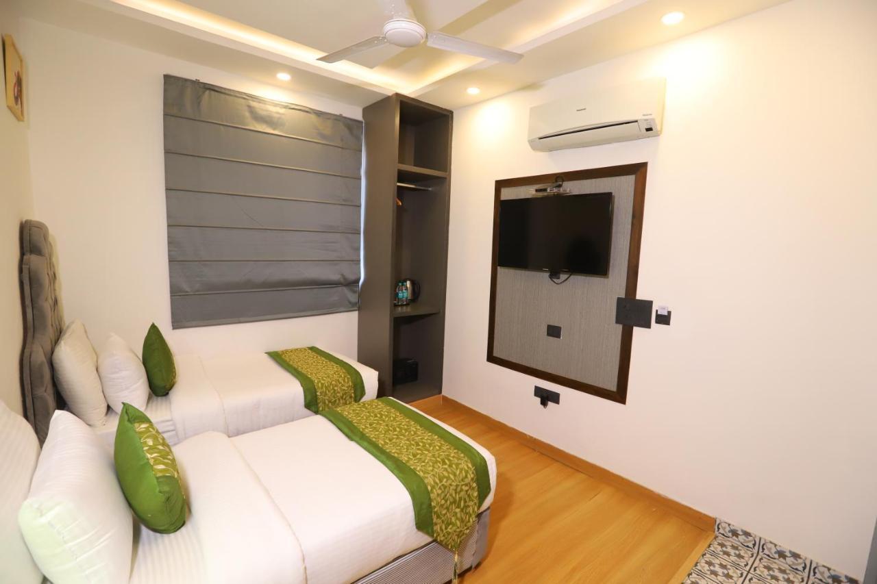 Hotel Mayur At Cr Park Nueva Delhi Exterior foto