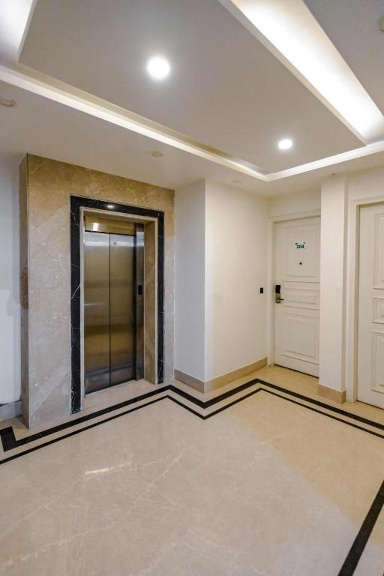 Hotel Mayur At Cr Park Nueva Delhi Exterior foto